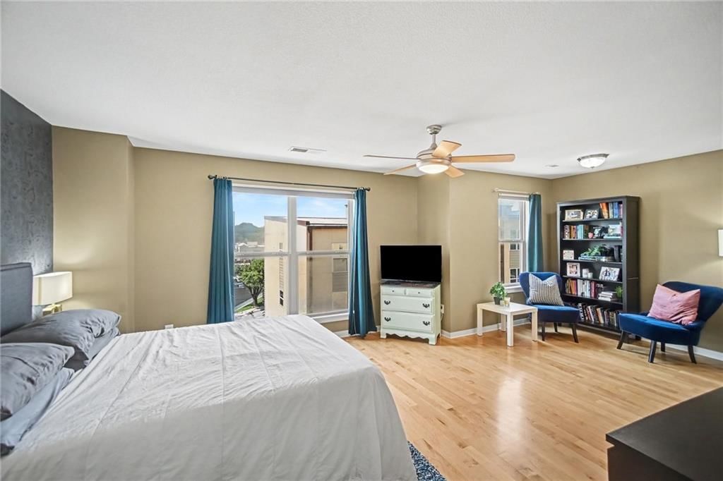 4561 Madison Avenue — photo 9