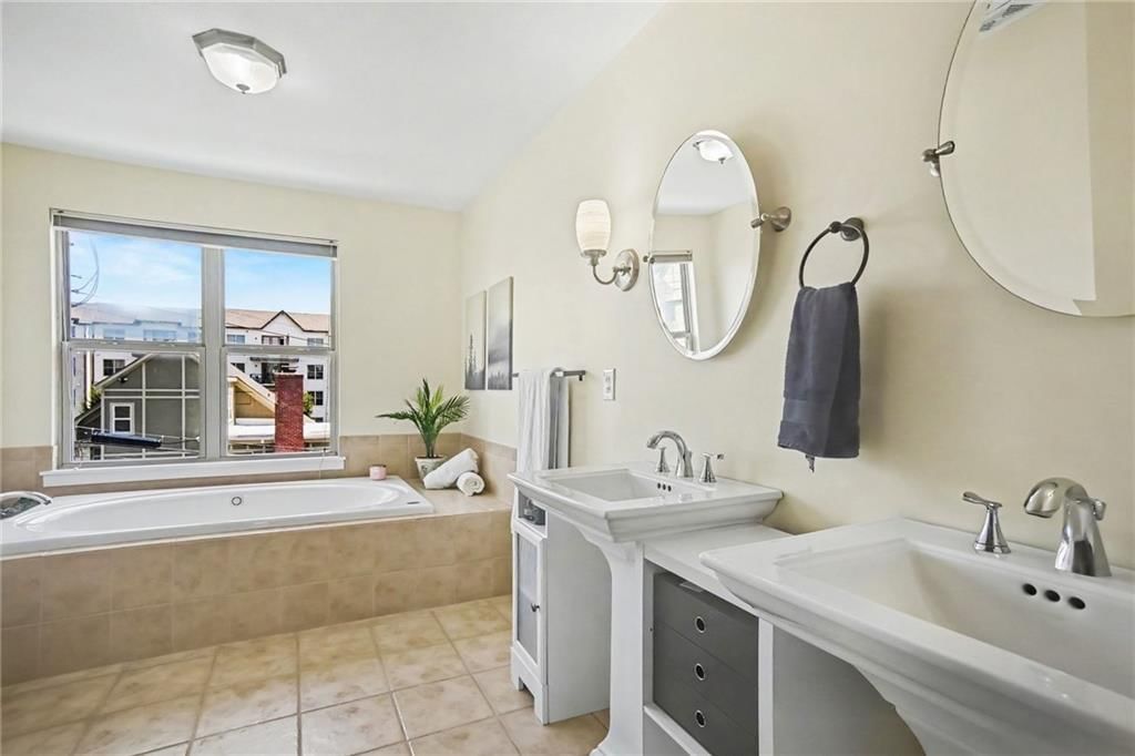 4561 Madison Avenue — photo 10