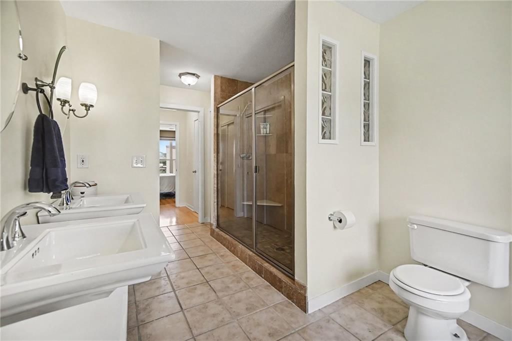 4561 Madison Avenue — photo 11
