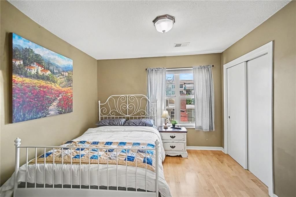 4561 Madison Avenue — photo 12