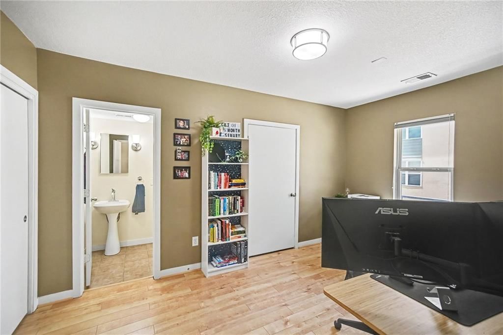 4561 Madison Avenue — photo 14