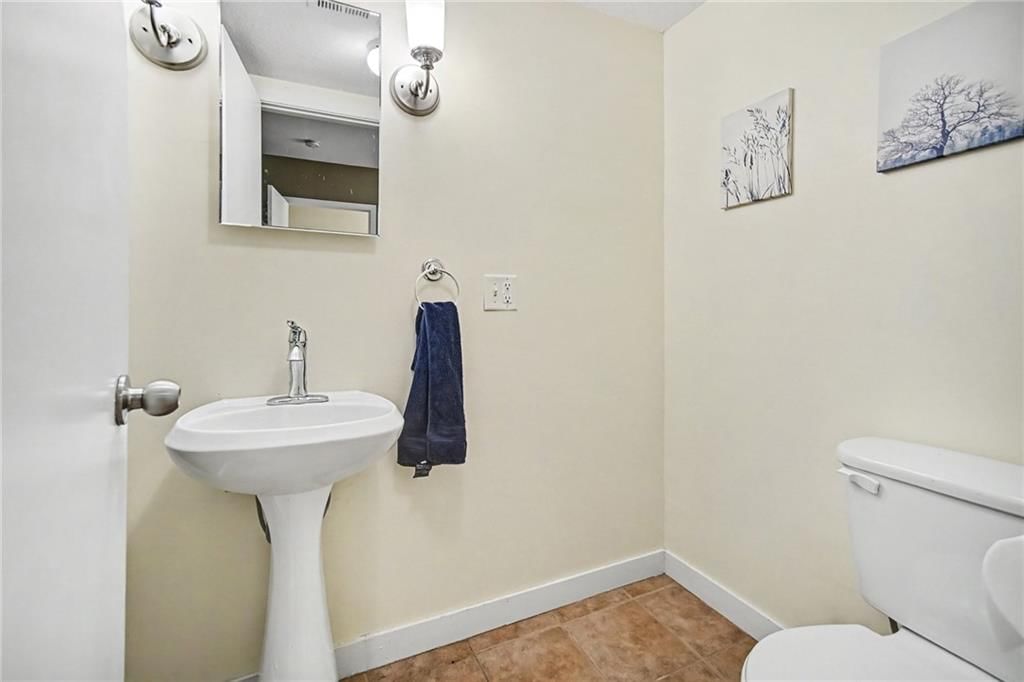 4561 Madison Avenue — photo 15