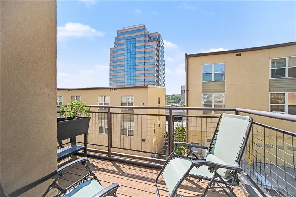 4561 Madison Avenue — photo 18