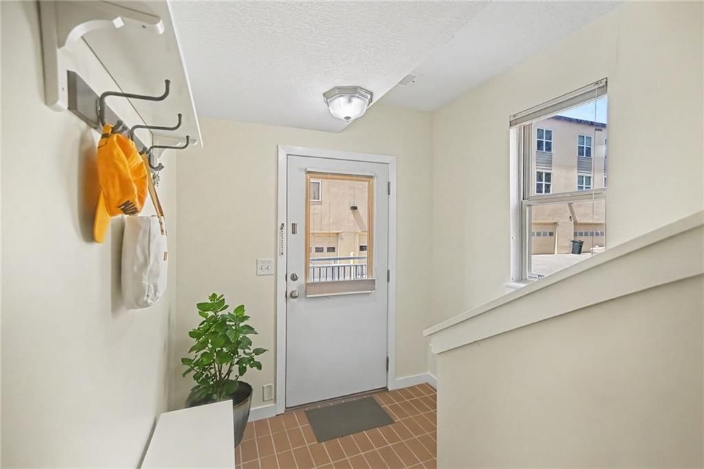 4561 Madison Avenue — photo 19