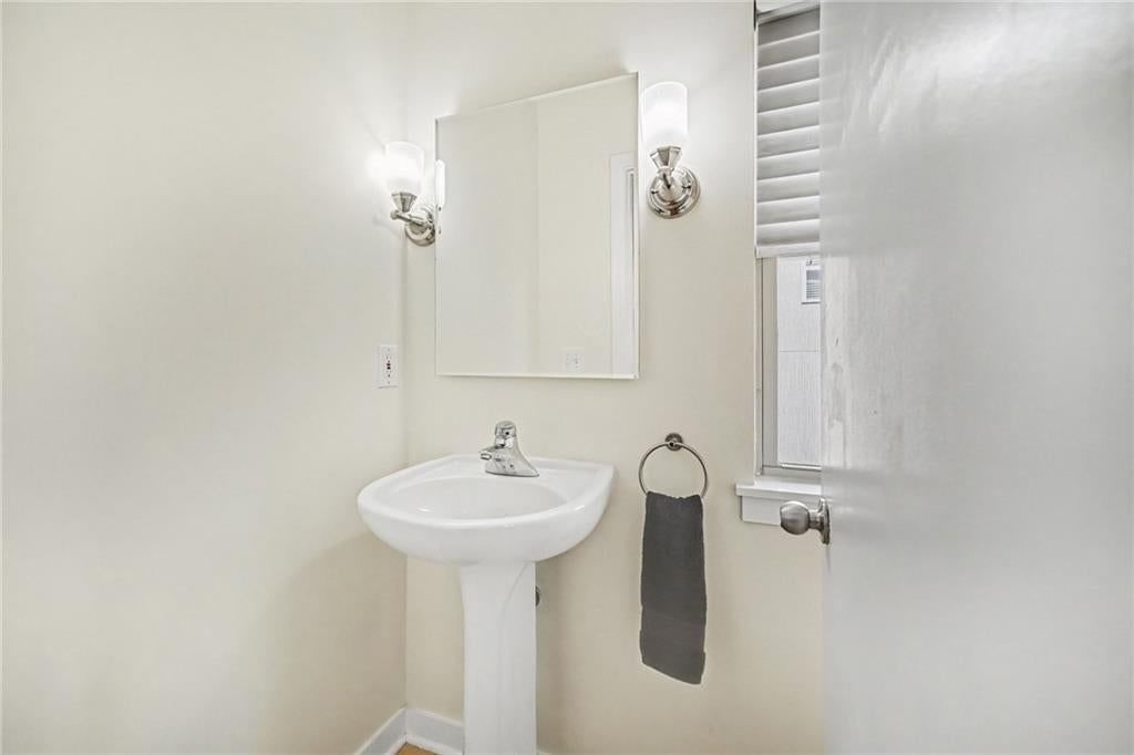 4561 Madison Avenue — photo 20