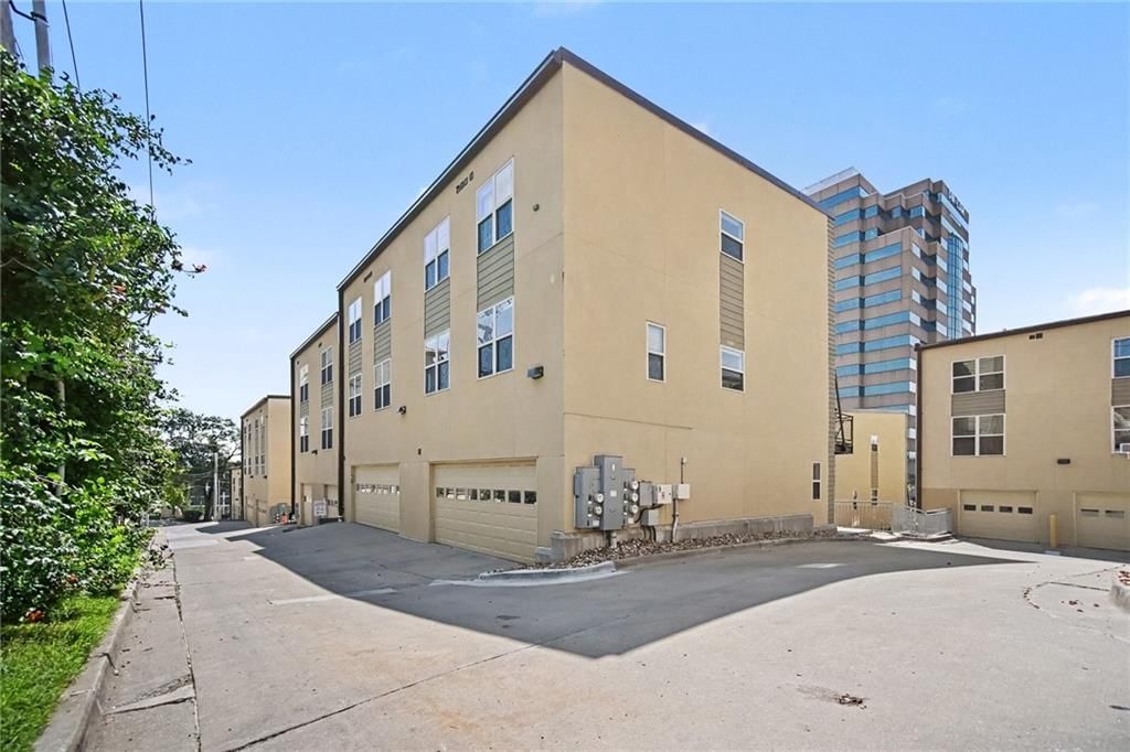4561 Madison Avenue — photo 21