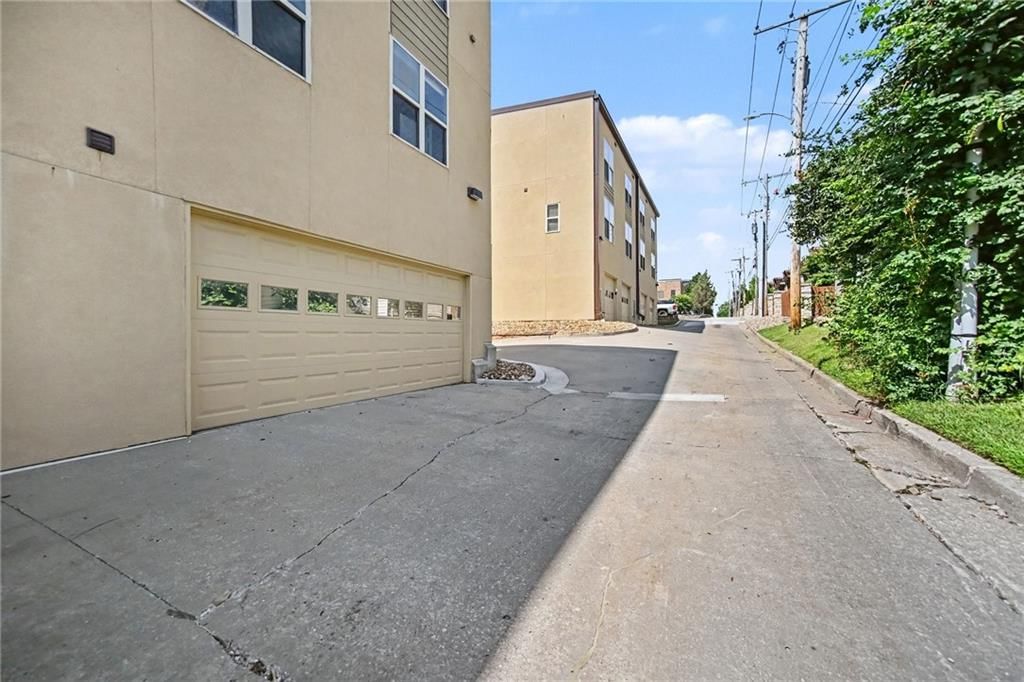 4561 Madison Avenue — photo 22