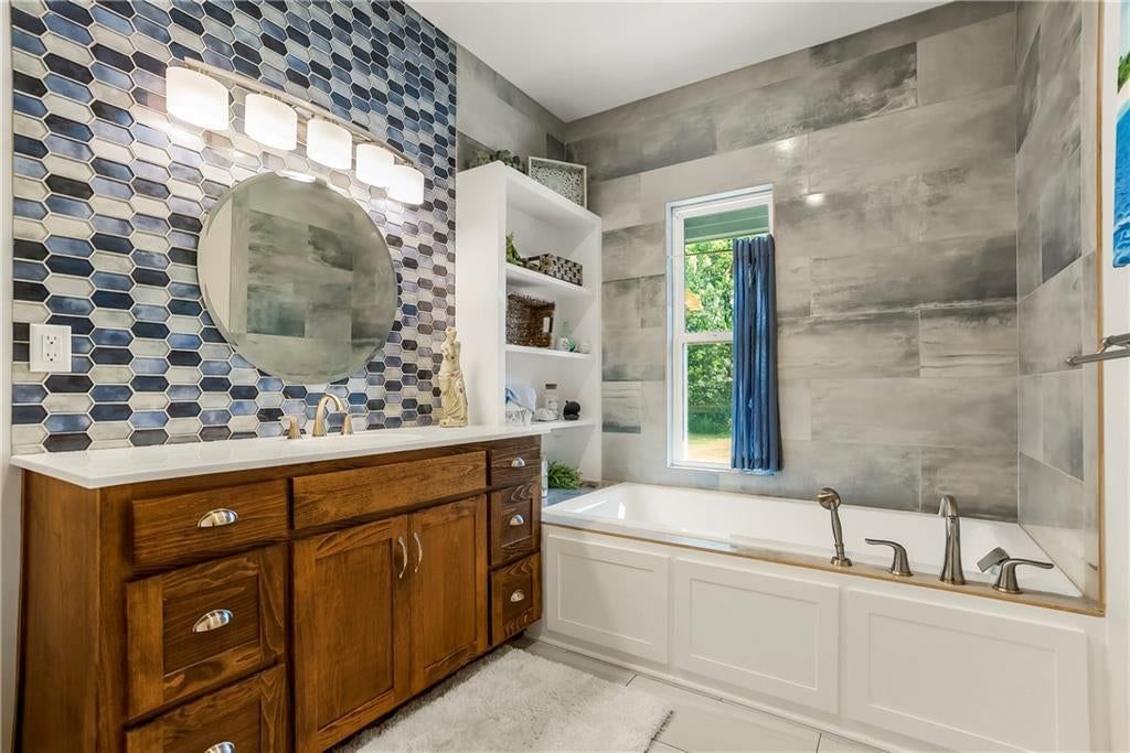 Photo 21 of 64 - 11606 E 355th Street, Drexel, MO 64742