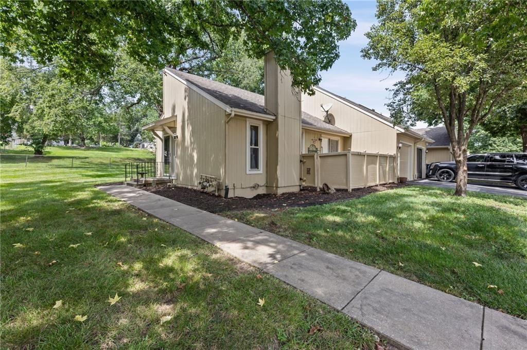 12218 Holmes Lane — photo 1