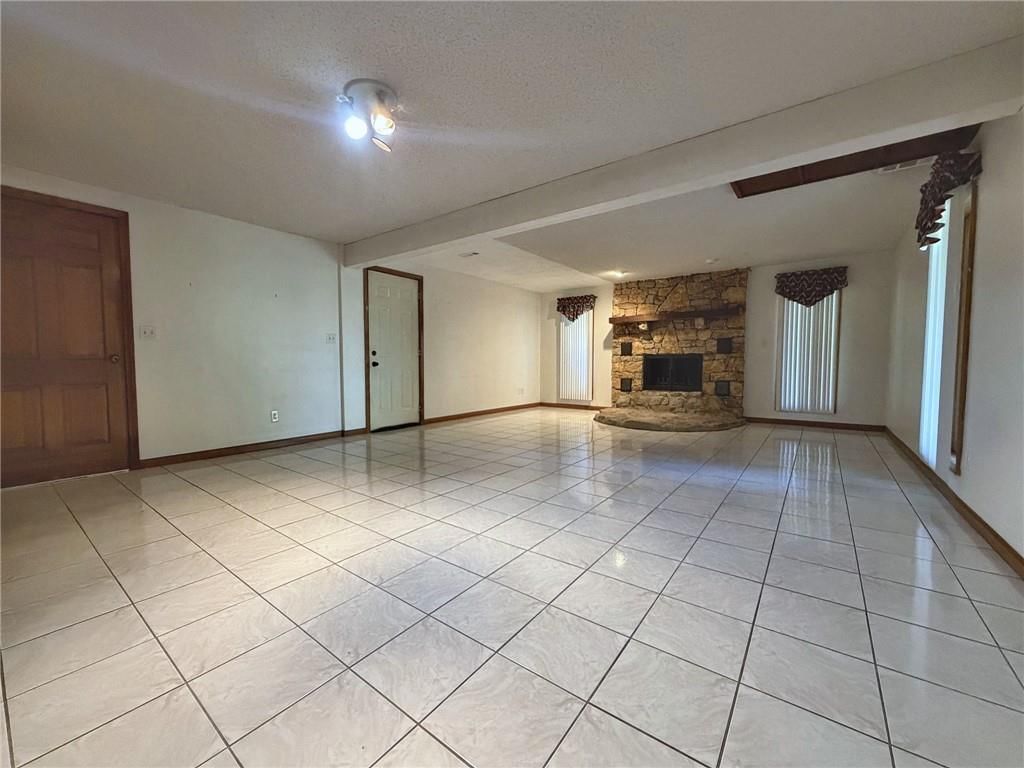 Photo 28 of 31 - 6830 Hidden Hills Drive, Smithville, MO 64089