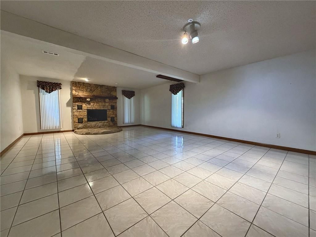 Photo 27 of 31 - 6830 Hidden Hills Drive, Smithville, MO 64089