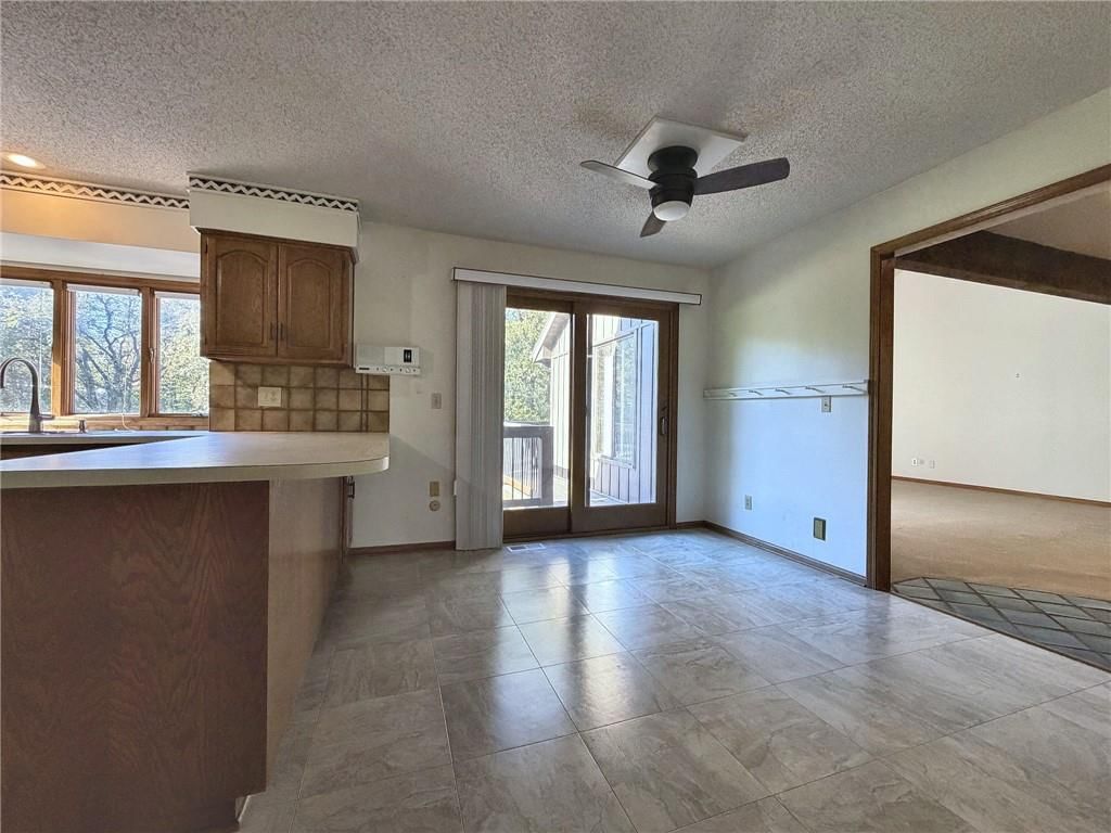 Photo 16 of 31 - 6830 Hidden Hills Drive, Smithville, MO 64089