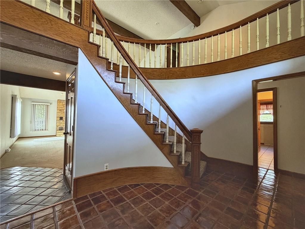 Photo 7 of 31 - 6830 Hidden Hills Drive, Smithville, MO 64089