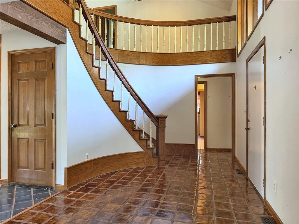Photo 5 of 31 - 6830 Hidden Hills Drive, Smithville, MO 64089