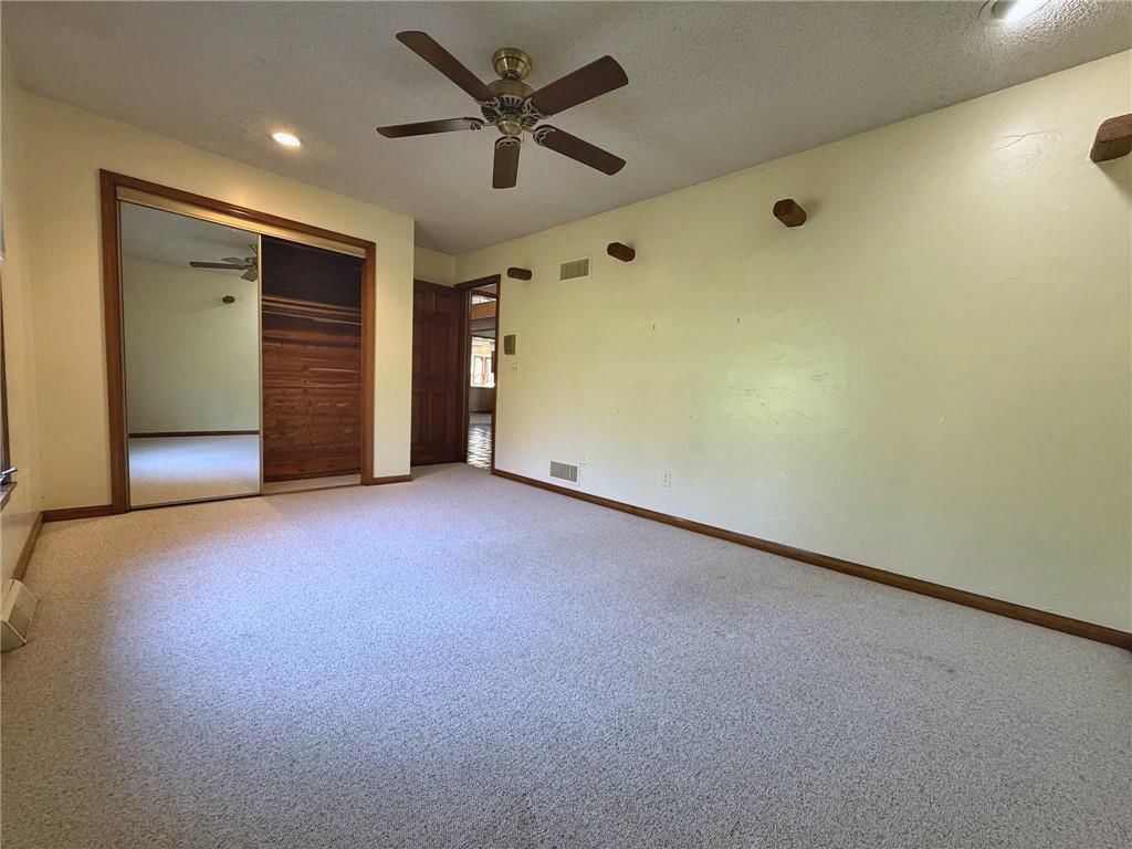 Photo 25 of 31 - 6830 Hidden Hills Drive, Smithville, MO 64089
