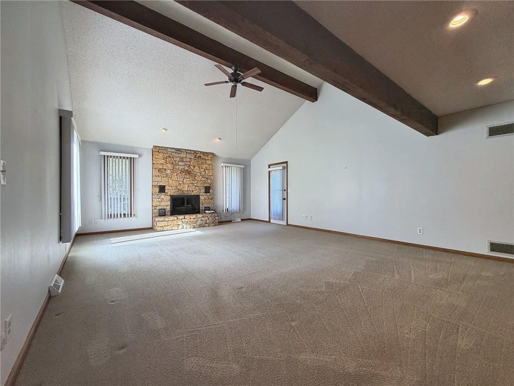 Photo 8 of 31 - 6830 Hidden Hills Drive, Smithville, MO 64089