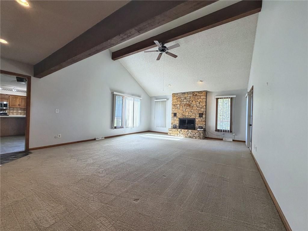 Photo 9 of 31 - 6830 Hidden Hills Drive, Smithville, MO 64089