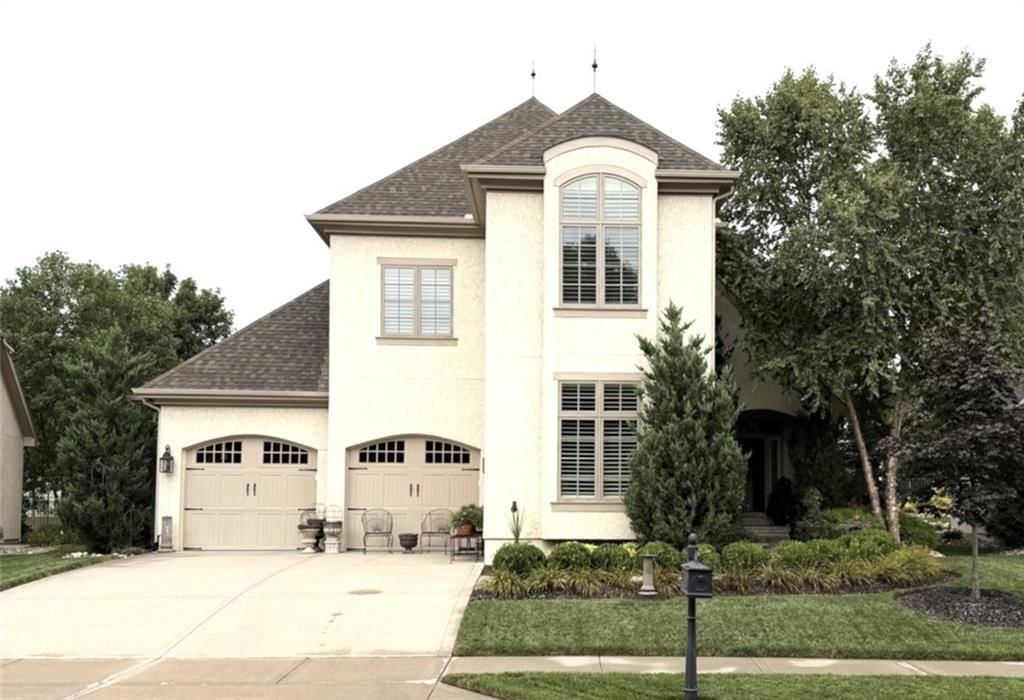 8438 N DONNELLY Court — photo 1