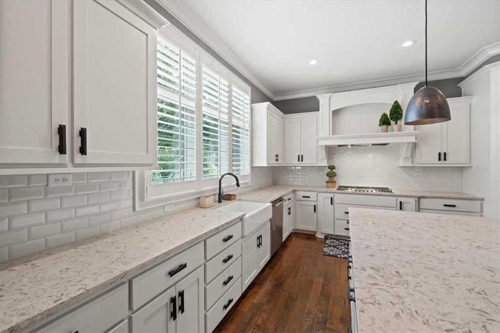 8438 N DONNELLY Court — photo 8