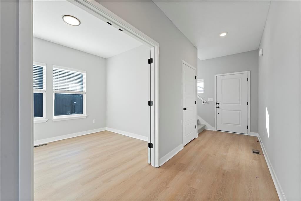505 SW Amara Drive, Blue Springs, MO: listing photo 3