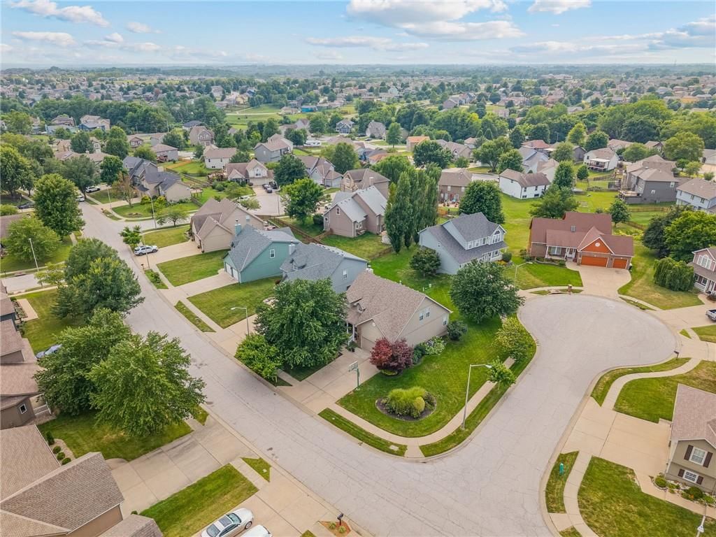 Photo 8 of 67 - 10912 N Wallace Avenue, Kansas City, MO 64157