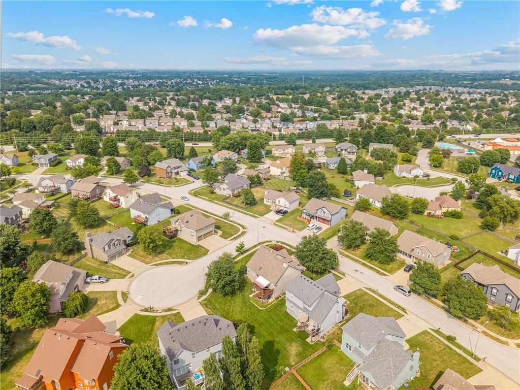 Photo 9 of 67 - 10912 N Wallace Avenue, Kansas City, MO 64157