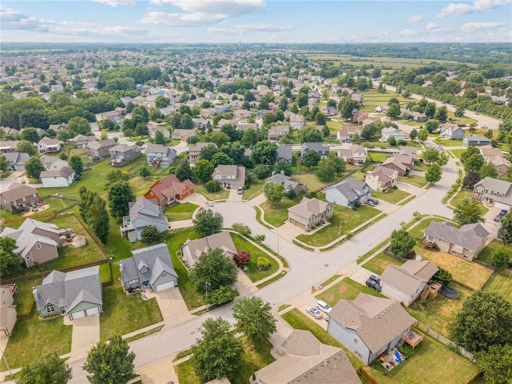 Photo 10 of 67 - 10912 N Wallace Avenue, Kansas City, MO 64157