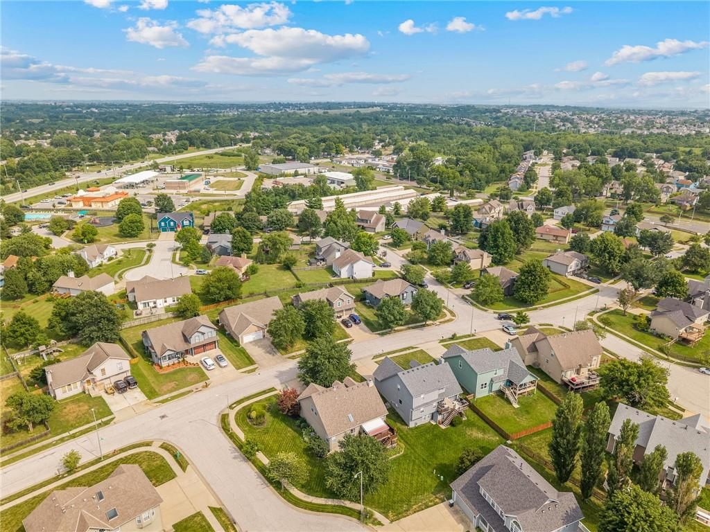 Photo 11 of 67 - 10912 N Wallace Avenue, Kansas City, MO 64157