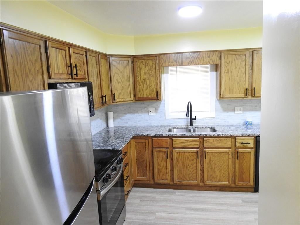 Photo 4 of 21 - 706 S Northern Boulevard, Independence, MO 64053
