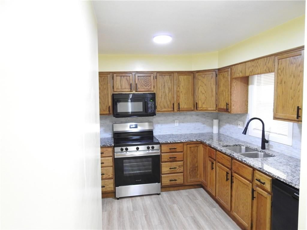 Photo 5 of 21 - 706 S Northern Boulevard, Independence, MO 64053
