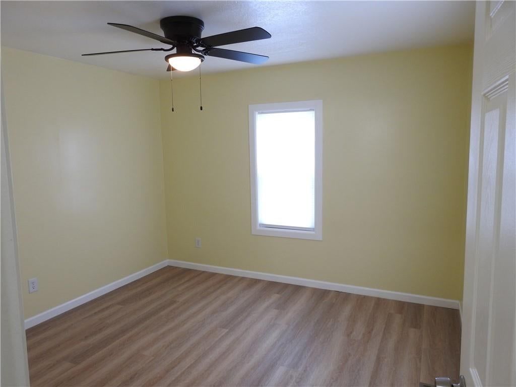 Photo 9 of 21 - 706 S Northern Boulevard, Independence, MO 64053