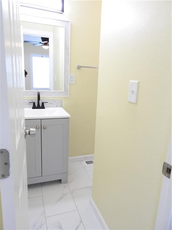Photo 11 of 21 - 706 S Northern Boulevard, Independence, MO 64053