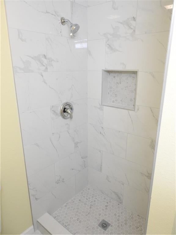 Photo 12 of 21 - 706 S Northern Boulevard, Independence, MO 64053