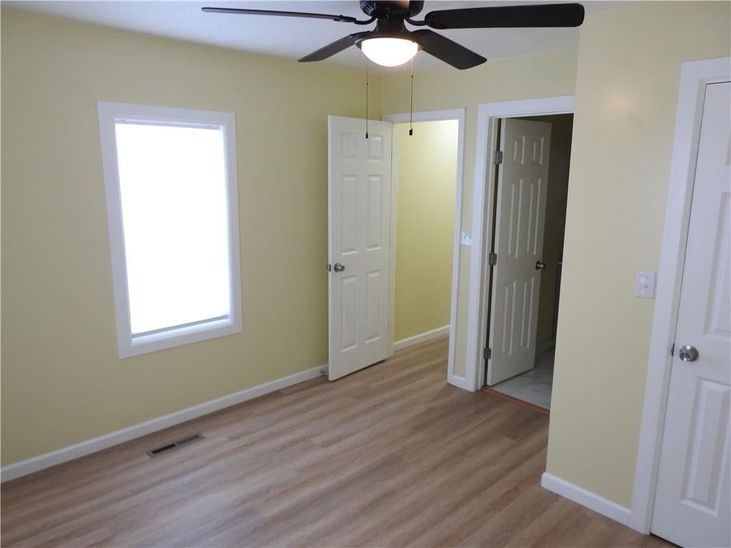 Photo 13 of 21 - 706 S Northern Boulevard, Independence, MO 64053