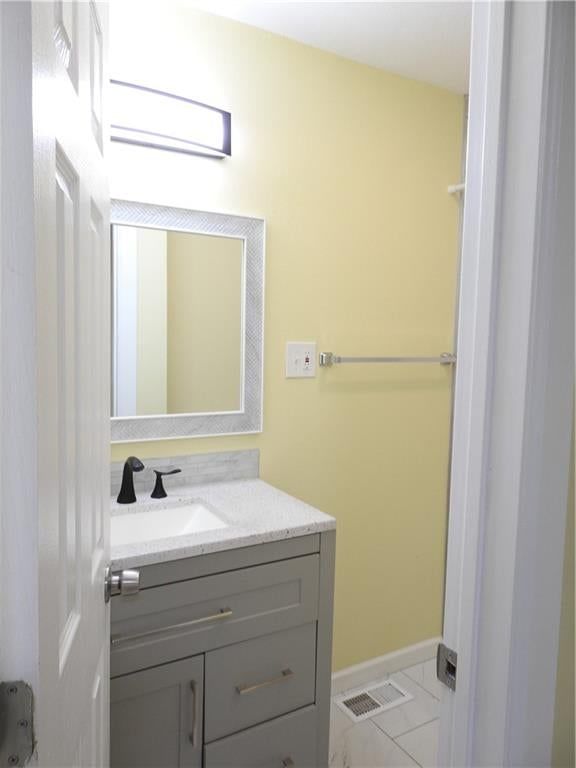 Photo 15 of 21 - 706 S Northern Boulevard, Independence, MO 64053