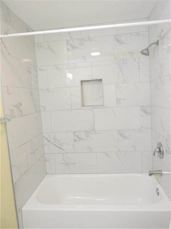 Photo 16 of 21 - 706 S Northern Boulevard, Independence, MO 64053