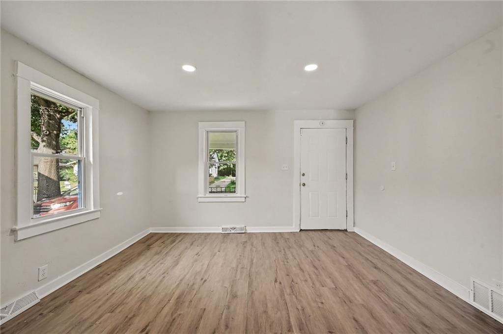 619 S Ash Avenue — photo 4