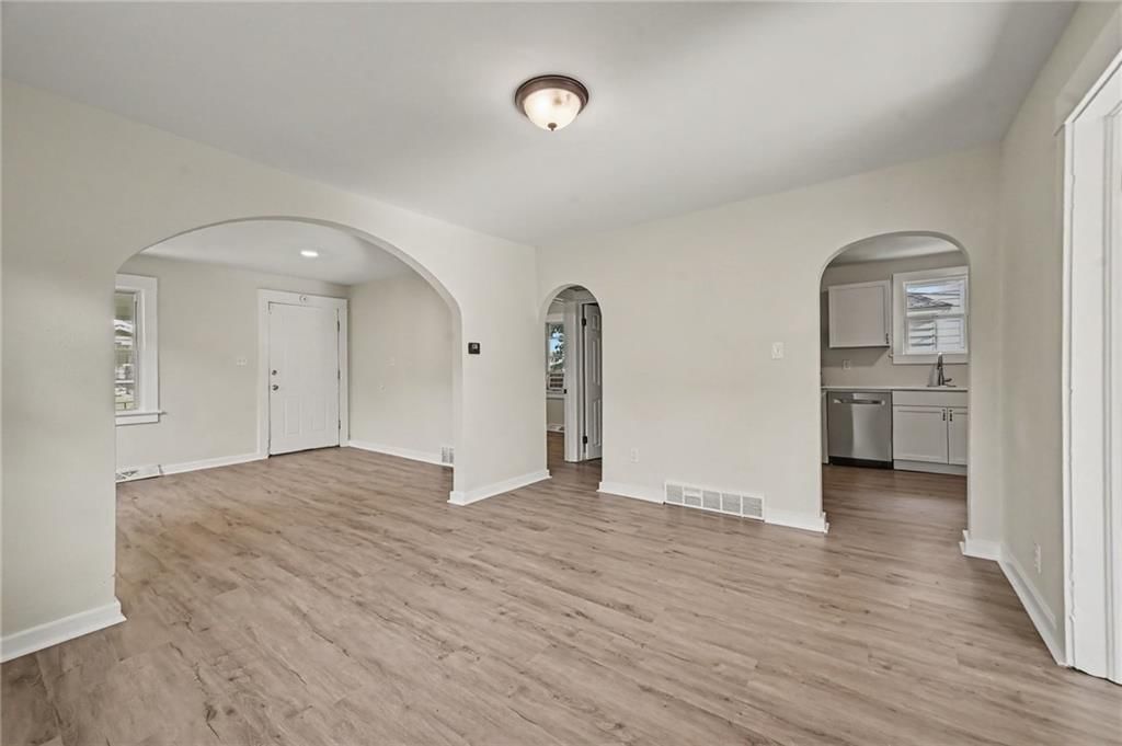 619 S Ash Avenue — photo 5