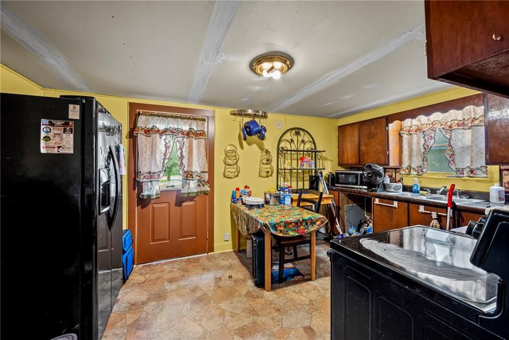 714 W 6th Street — photo 9