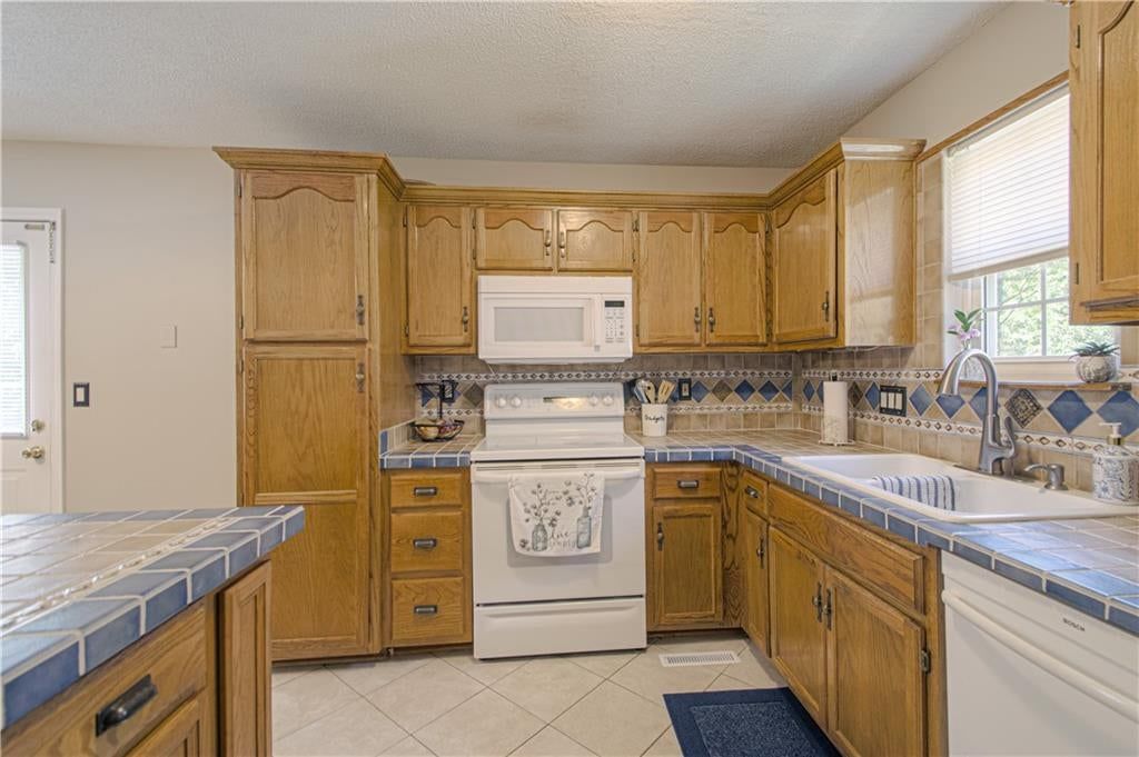13822 S Acuff Street — photo 10