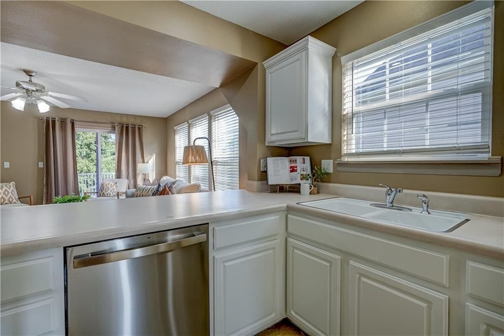 9739 N Lewis Avenue — photo 3