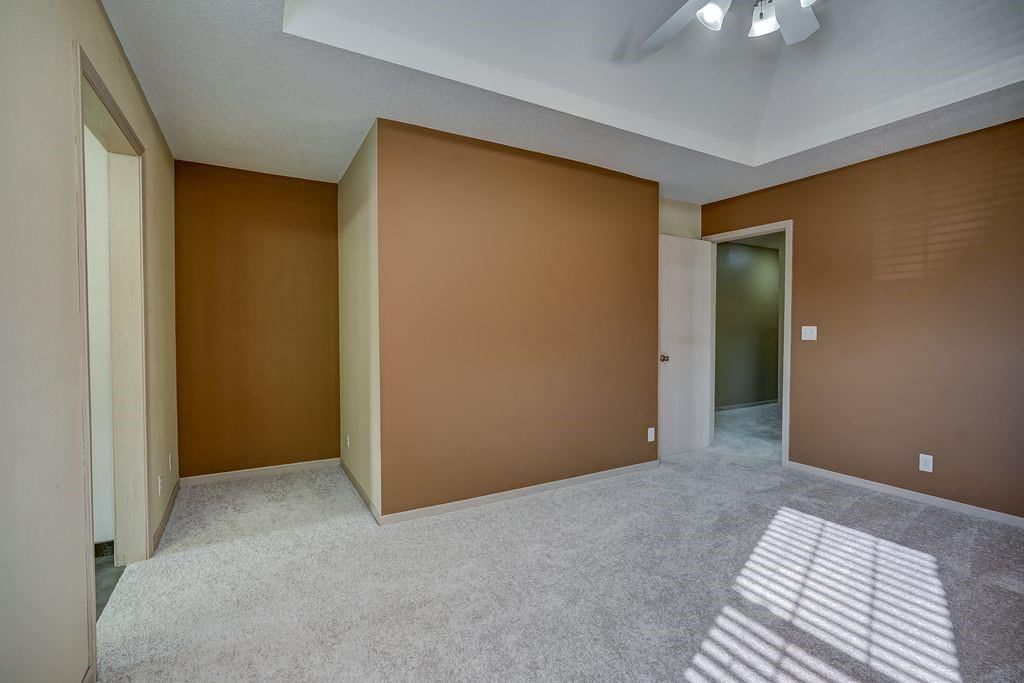 9739 N Lewis Avenue — photo 11