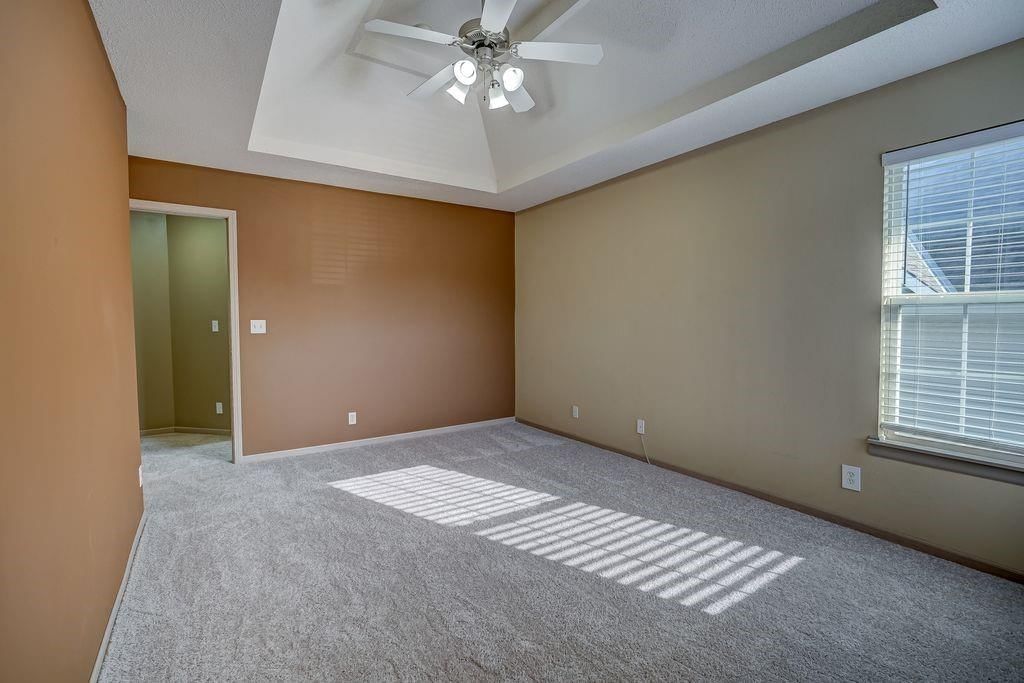 9739 N Lewis Avenue — photo 12