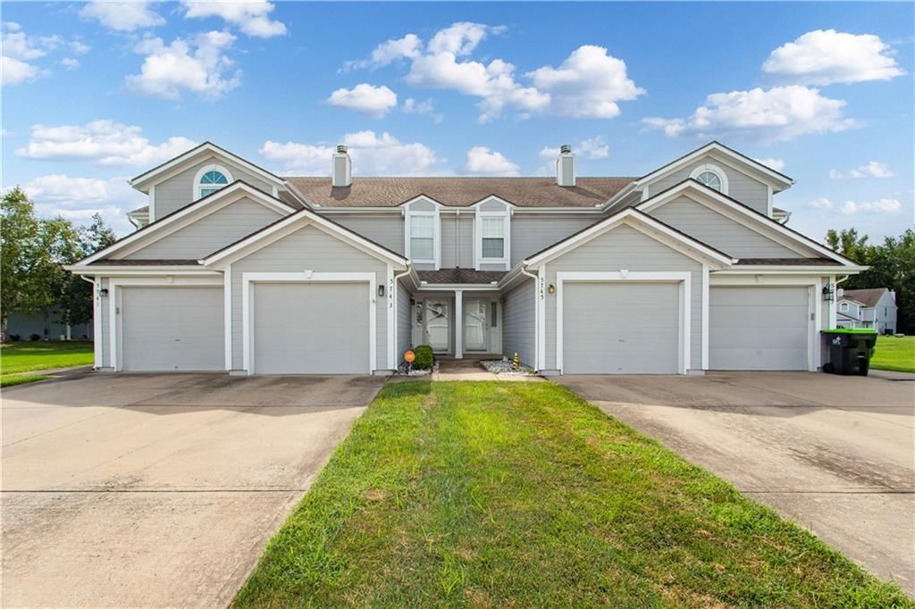 5743 NW PLANTATION Lane, Lee's Summit, MO: listing photo 2