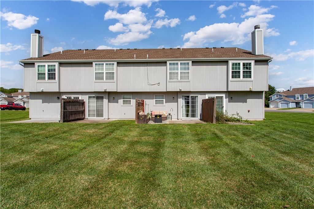 Fenced yard at 5743 NW PLANTATION Lane #197-B, Lee's Summit, MO 64064