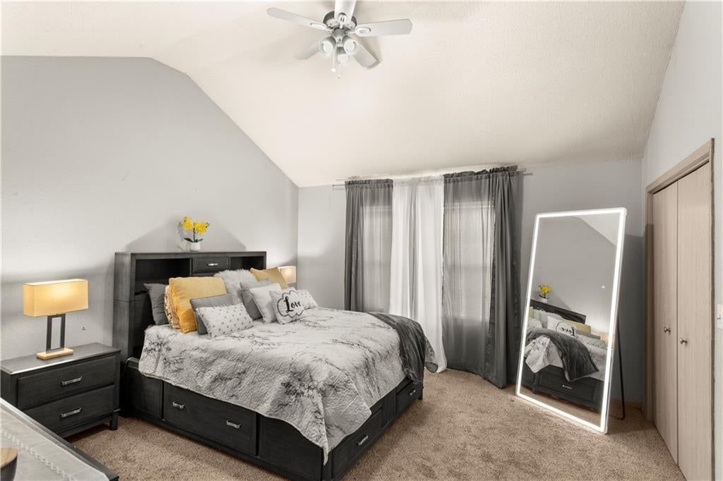 Photo 16 of 22 - 5743 NW PLANTATION Lane #197-B, Lee's Summit, MO 64064