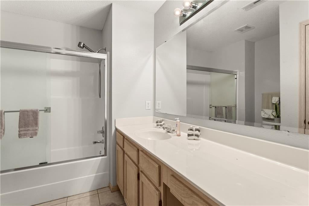 Photo 18 of 22 - 5743 NW PLANTATION Lane #197-B, Lee's Summit, MO 64064