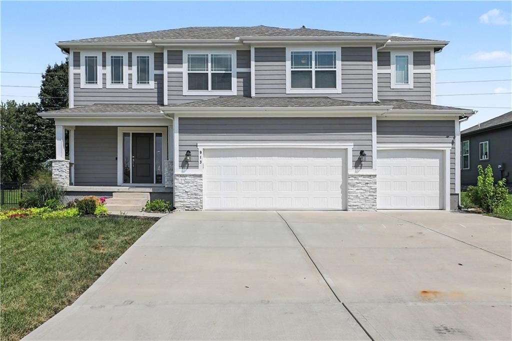 913 NE Ravenwood Terrace — photo 2
