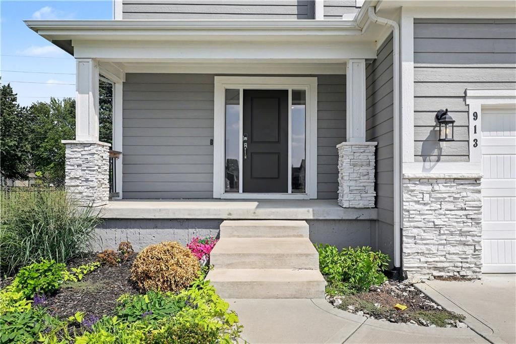 913 NE Ravenwood Terrace — photo 4
