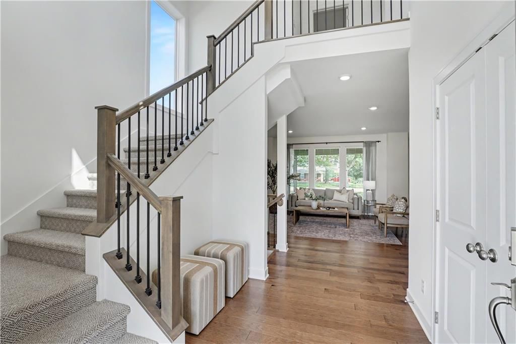 913 NE Ravenwood Terrace — photo 5
